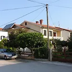 With A Parking Space - 6959 Апартаменты Умаг