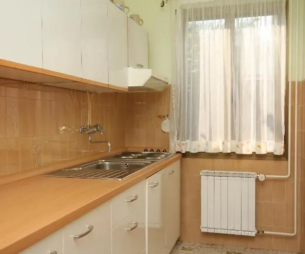 With A Parking Space - 6959 أوماغ